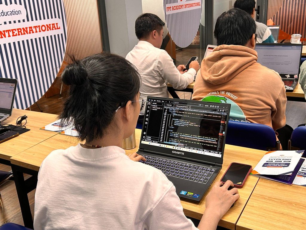 Việc sử dụng công cụ AI hỗ trợ viết code đang thay đổi cách lập trình viên làm việc mỗi ngày - Va79